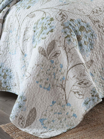 Light Blue Hydrangea Floral Print Quilted 3‑Piece Bedding Set