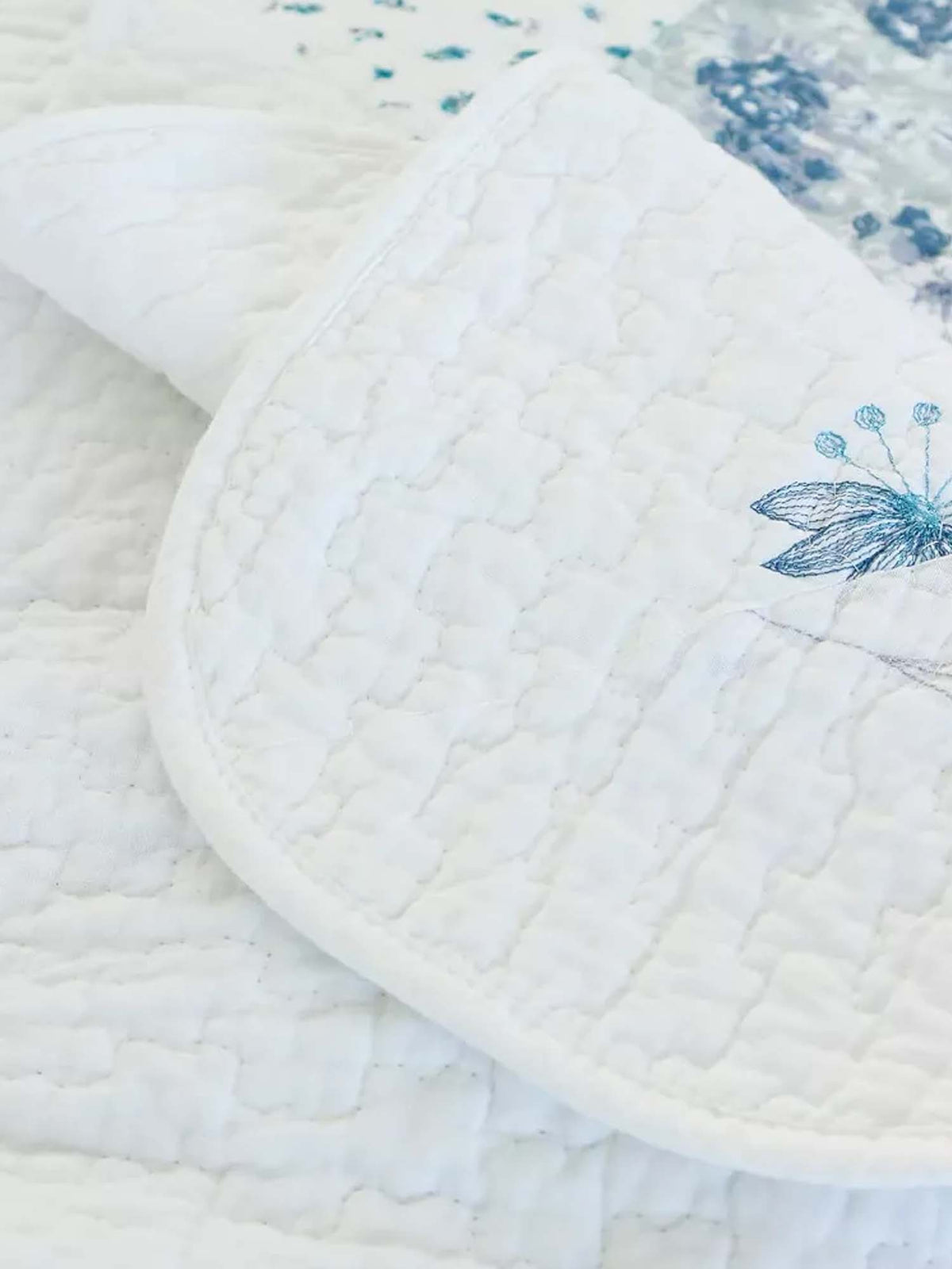 Blue Cottage Patchwork Quilted 3-Piece Bedding Set
