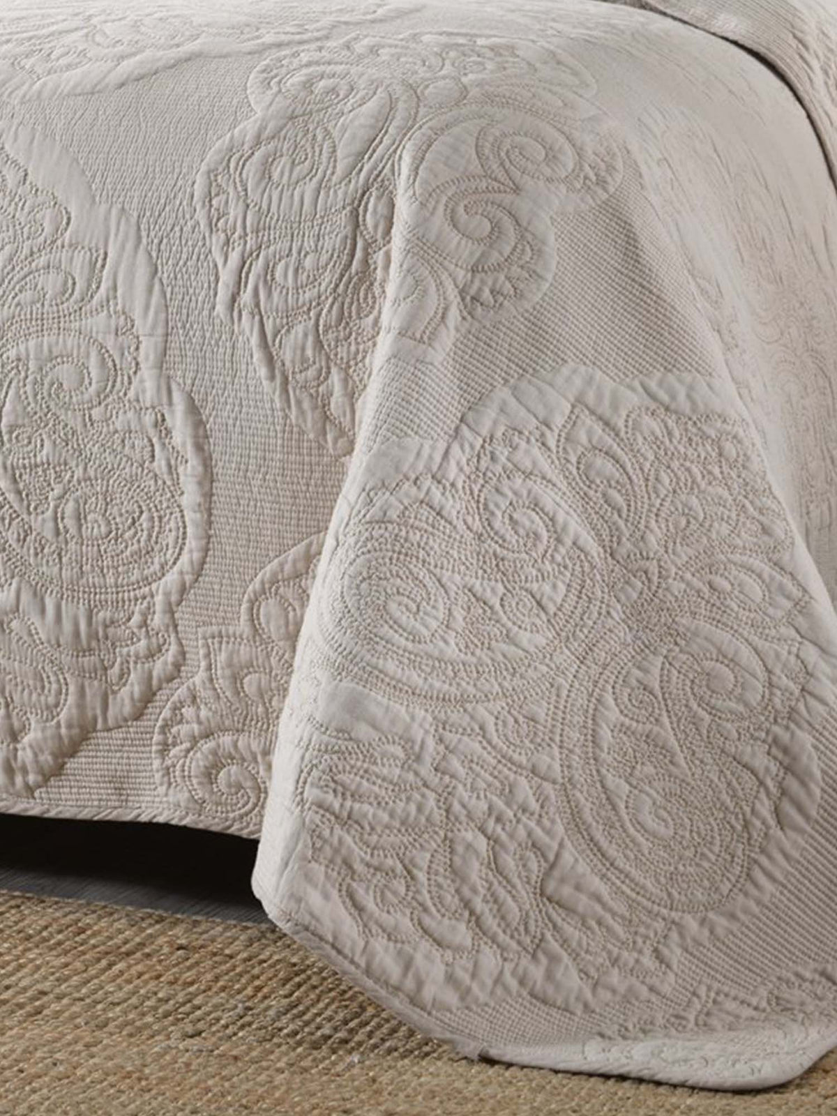 Damask Quilted 3-Piece Bedding Set